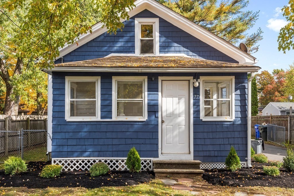 77 Phillips Avenue Springfield, MA 01119 - Photo 3 of 41