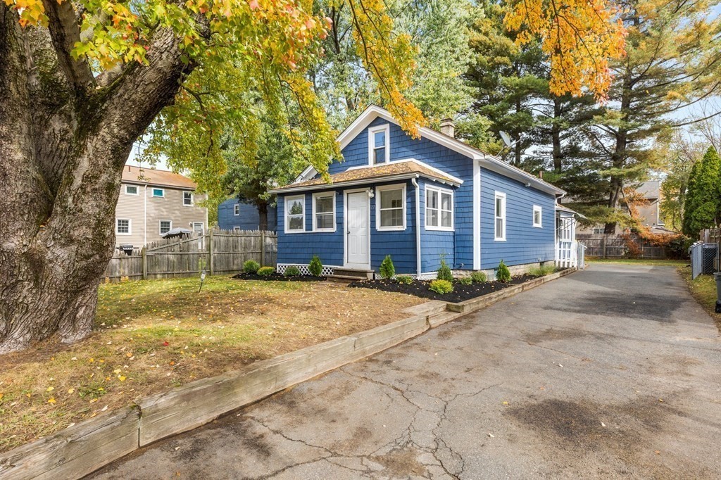 77 Phillips Avenue Springfield, MA 01119 - Photo 4 of 41