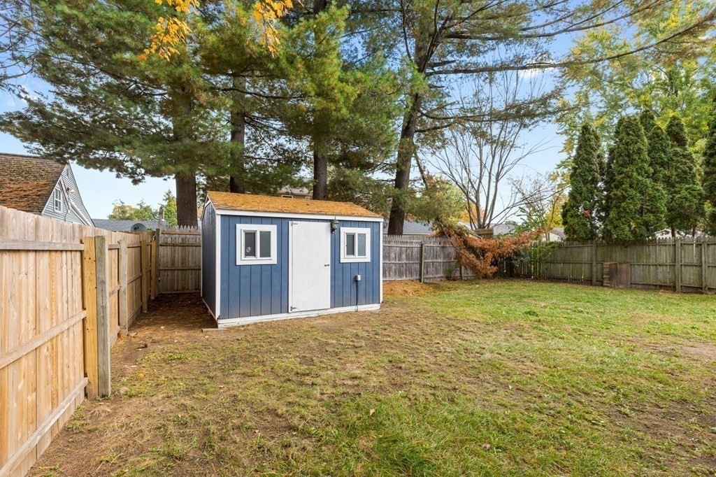 77 Phillips Avenue Springfield, MA 01119 - Photo 8 of 41