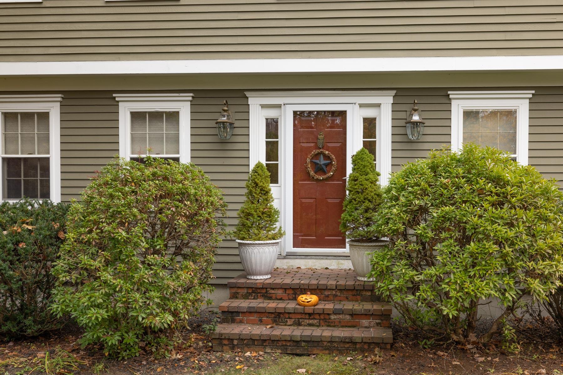 32 Rivers Edge Drive Kennebunk, ME 04043 - Photo 4 of 37 Front Entrance