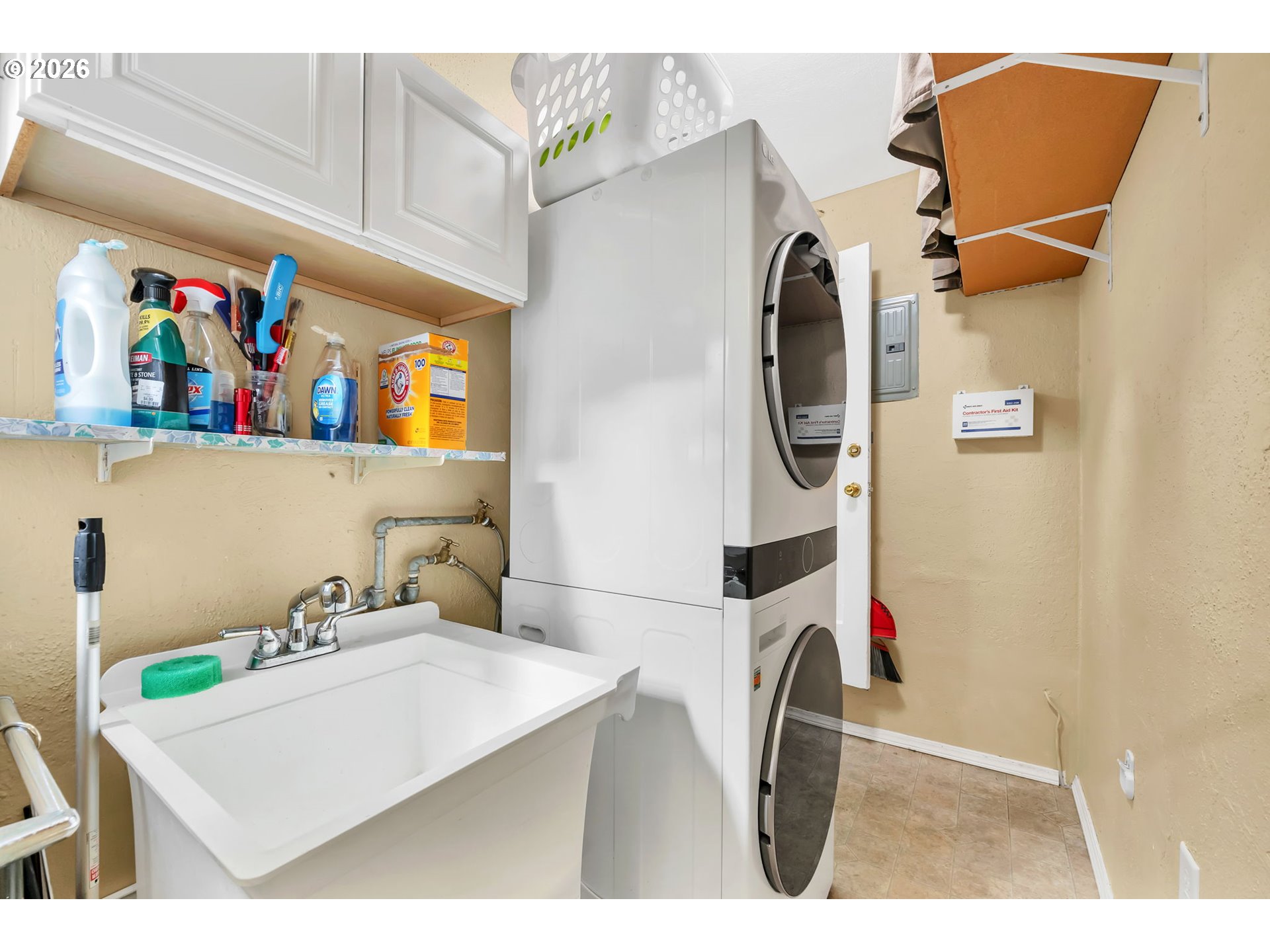 157 Hansen Lane Eugene, OR 97404 - Photo 30 of 46 a utility room with dryer and washer