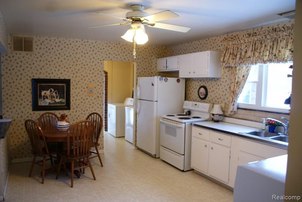 2171 Farnsworth Road Lapeer, MI 48446 - Photo 11 of 44 DSC06709.jpg