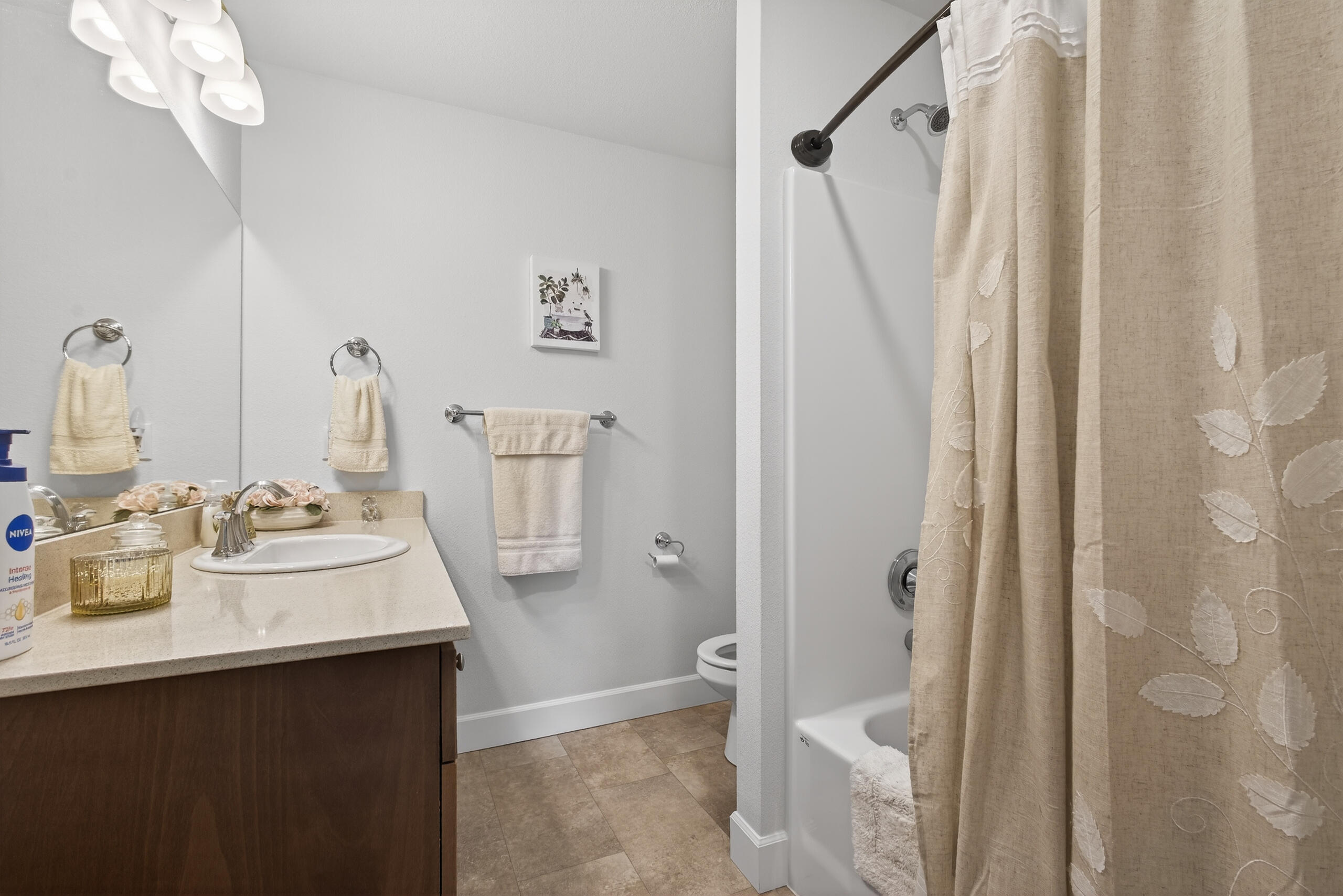 1225 Northwest Willow Parkway Road Madras, OR 97741 - Photo 18 of 31 Full Bathroom