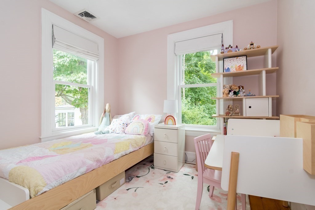 15 Howe Street Wellesley, MA 02482 - Photo 11 of 21