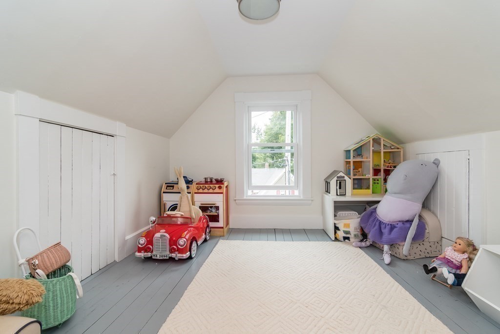 15 Howe Street Wellesley, MA 02482 - Photo 15 of 21