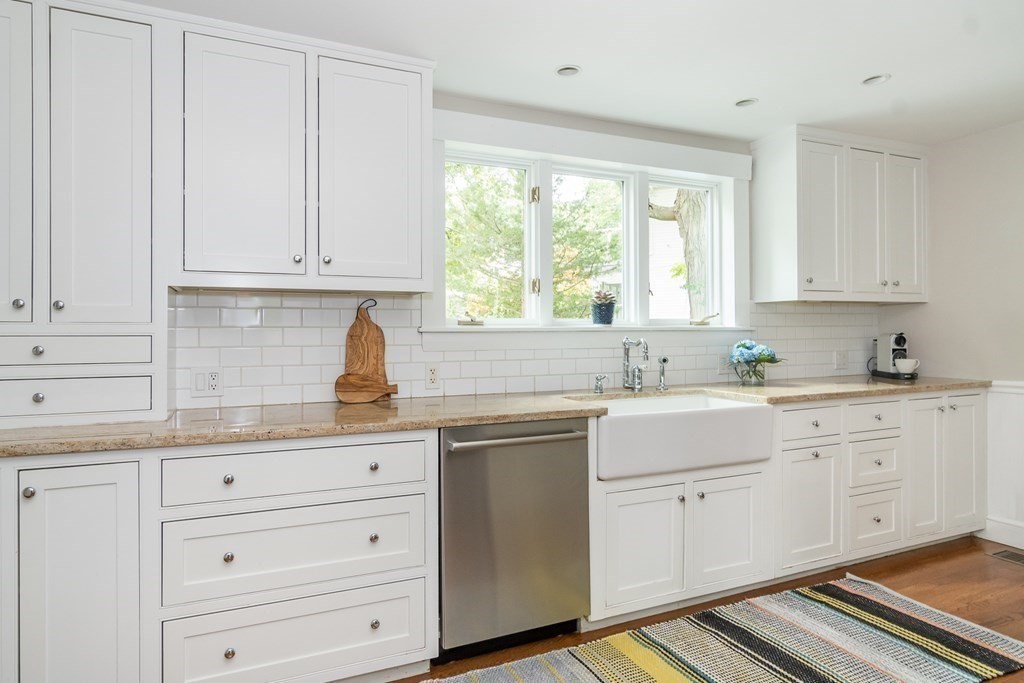 15 Howe Street Wellesley, MA 02482 - Photo 4 of 21