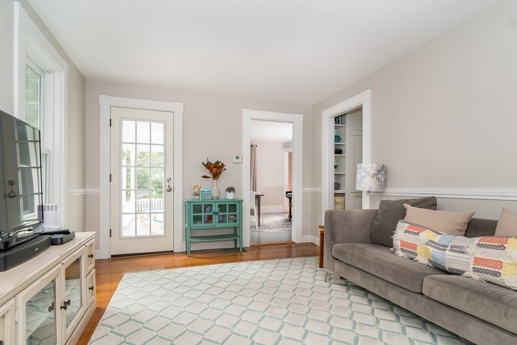 15 Howe Street Wellesley, MA 02482 - Photo 6 of 21