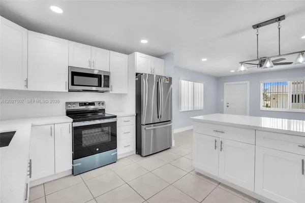 $2,300 | 357 Phippen Waiters Road, Unit 12, Dania Beach, FL 33004