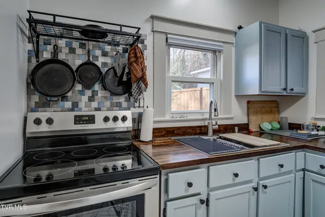 $185,000 | 220 New Avenue, Erwin, TN 37650