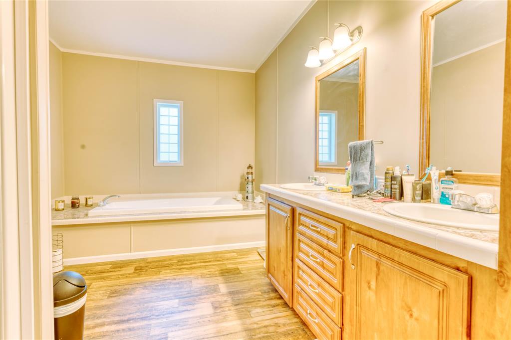 274 Northeast 106th Street Okeechobee, FL 34972 - Photo 22 of 43 a spacious bathroom with a tub and a sink