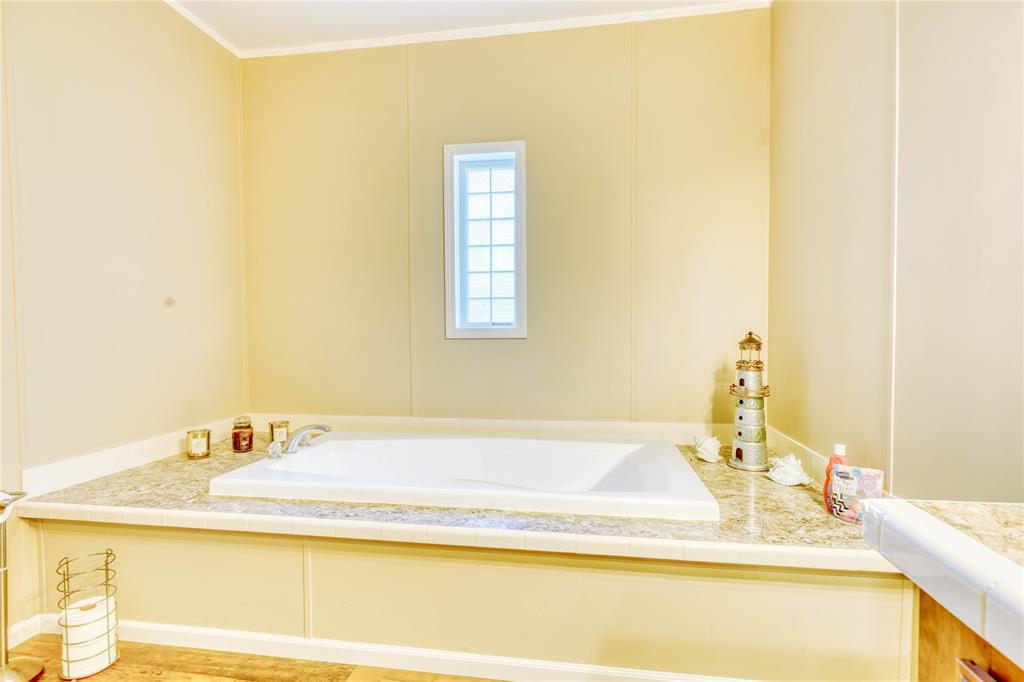 274 Northeast 106th Street Okeechobee, FL 34972 - Photo 23 of 43 a bathroom with a tub sink and a mirror