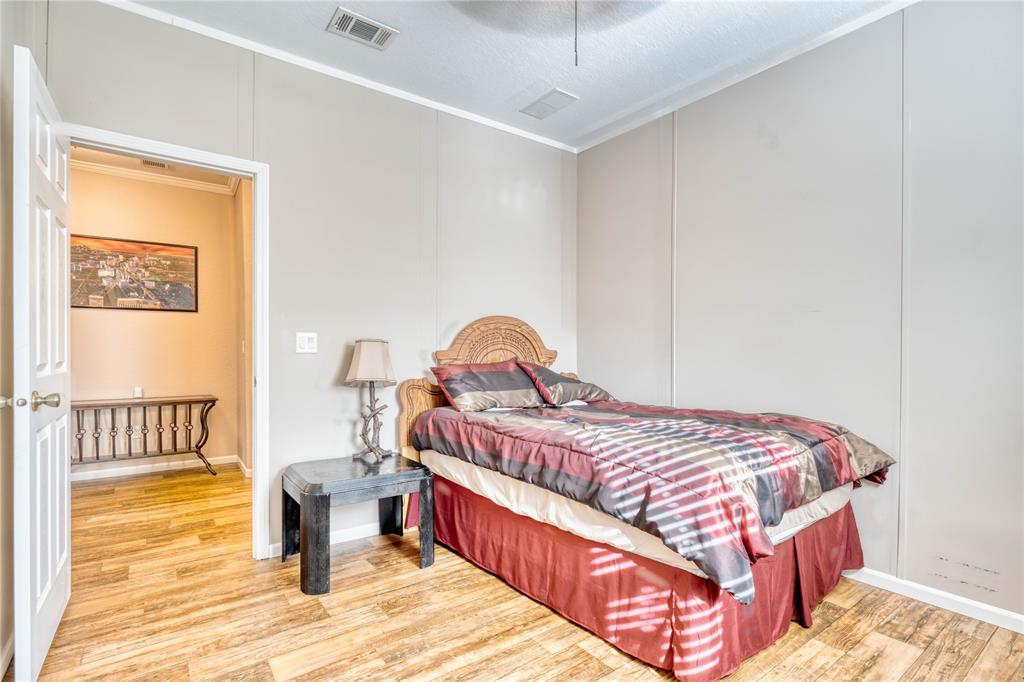 274 Northeast 106th Street Okeechobee, FL 34972 - Photo 34 of 43 a bedroom with a bed and a window