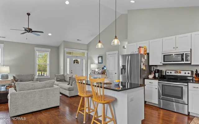 $2,200 | 112 Meadowbrook Court, Cedar Point, NC 28584