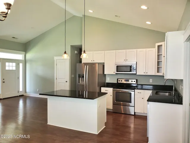 $2,200 | 112 Meadowbrook Court, Cedar Point, NC 28584