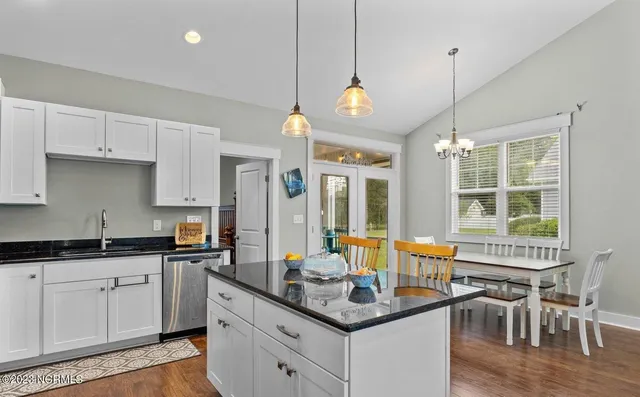 $2,200 | 112 Meadowbrook Court, Cedar Point, NC 28584