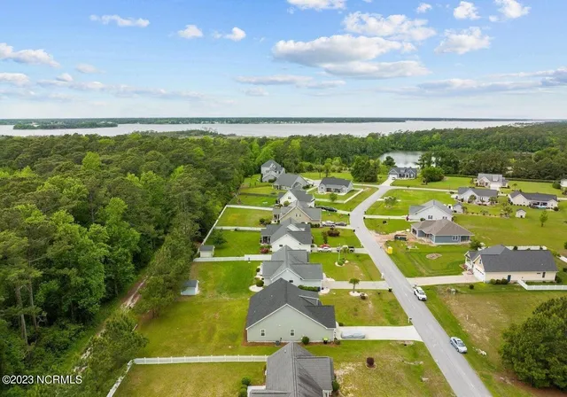 $2,200 | 112 Meadowbrook Court, Cedar Point, NC 28584