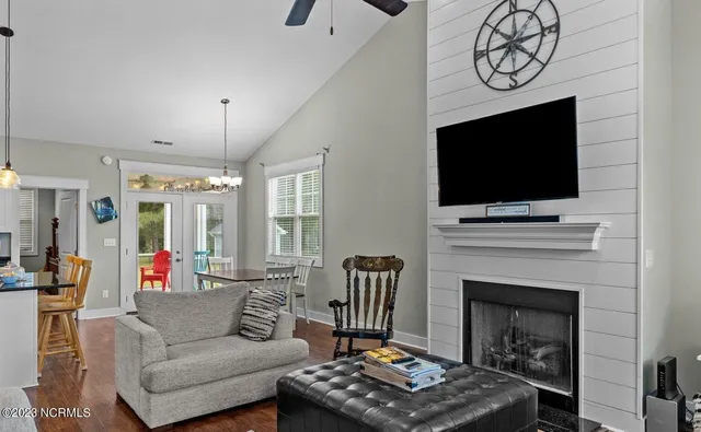 $2,200 | 112 Meadowbrook Court, Cedar Point, NC 28584