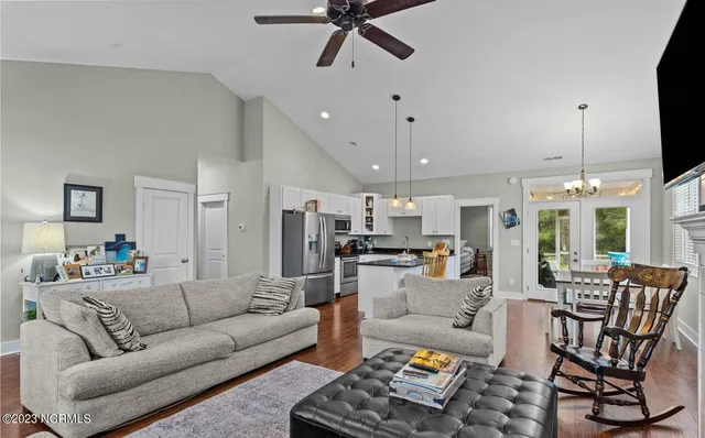 $2,200 | 112 Meadowbrook Court, Cedar Point, NC 28584