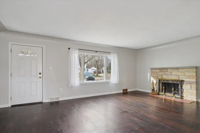 $220,000 | 107 South Center Street, Eaton Rapids, MI 48827