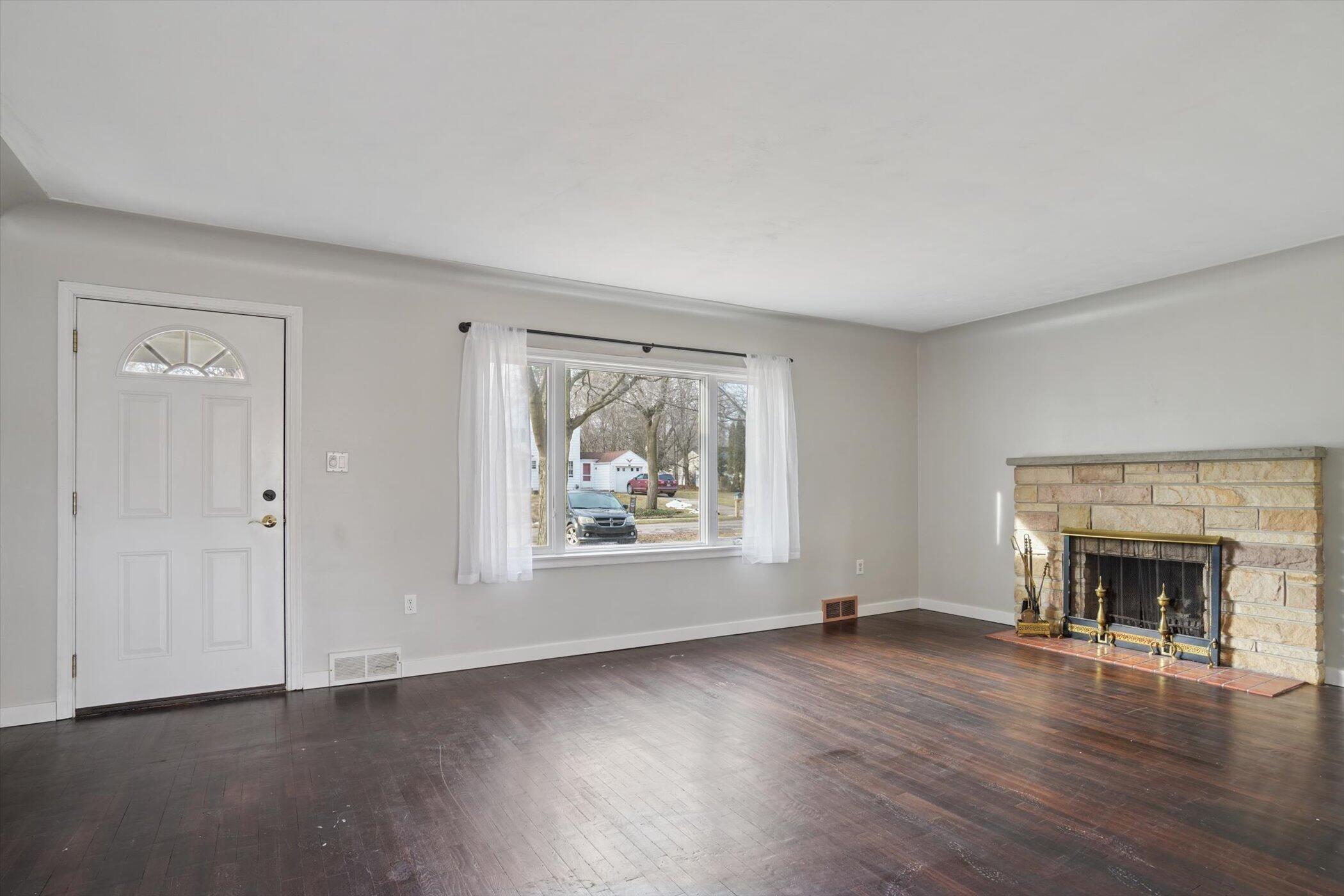 107 South Center Street Eaton Rapids, MI 48827 - Photo 6 of 34 13-107 S Center St-WindowStill-Photograp