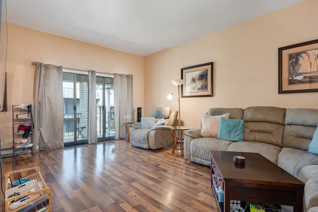 $216,000 | 4123 West 98th Street, Unit C, Oak Lawn, IL 60453