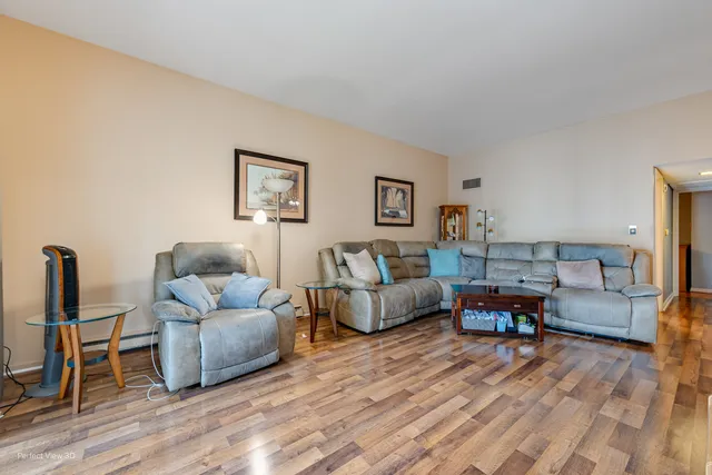 $216,000 | 4123 West 98th Street, Unit C, Oak Lawn, IL 60453