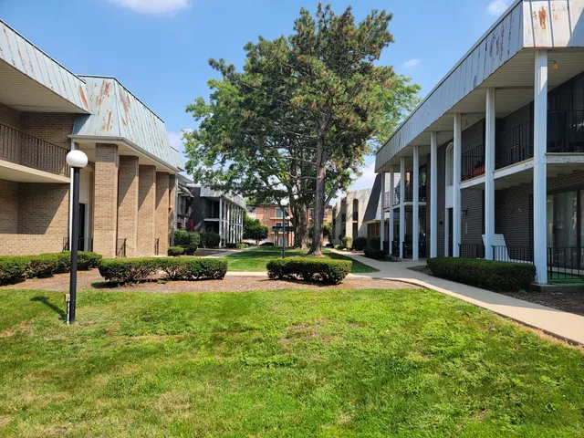 $216,000 | 4123 West 98th Street, Unit C, Oak Lawn, IL 60453