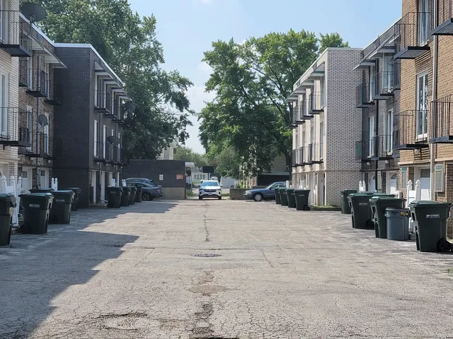 $216,000 | 4123 West 98th Street, Unit C, Oak Lawn, IL 60453