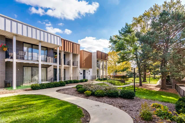 $216,000 | 4123 West 98th Street, Unit C, Oak Lawn, IL 60453
