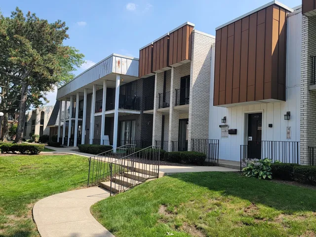 $216,000 | 4123 West 98th Street, Unit C, Oak Lawn, IL 60453