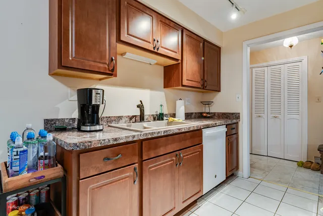 $216,000 | 4123 West 98th Street, Unit C, Oak Lawn, IL 60453