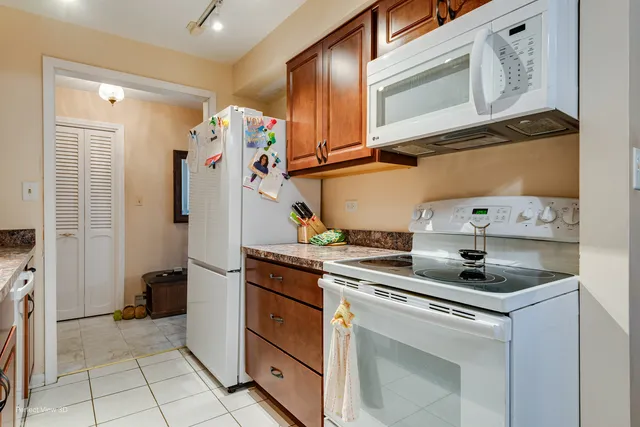 $216,000 | 4123 West 98th Street, Unit C, Oak Lawn, IL 60453