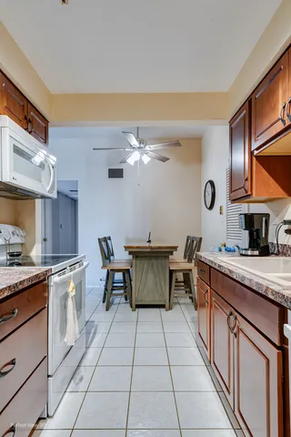 $216,000 | 4123 West 98th Street, Unit C, Oak Lawn, IL 60453