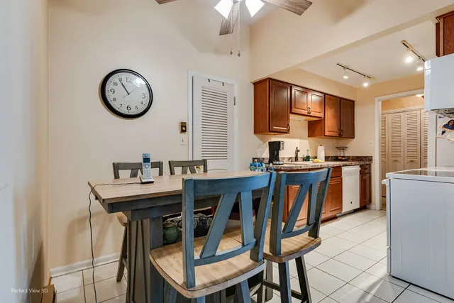 $216,000 | 4123 West 98th Street, Unit C, Oak Lawn, IL 60453