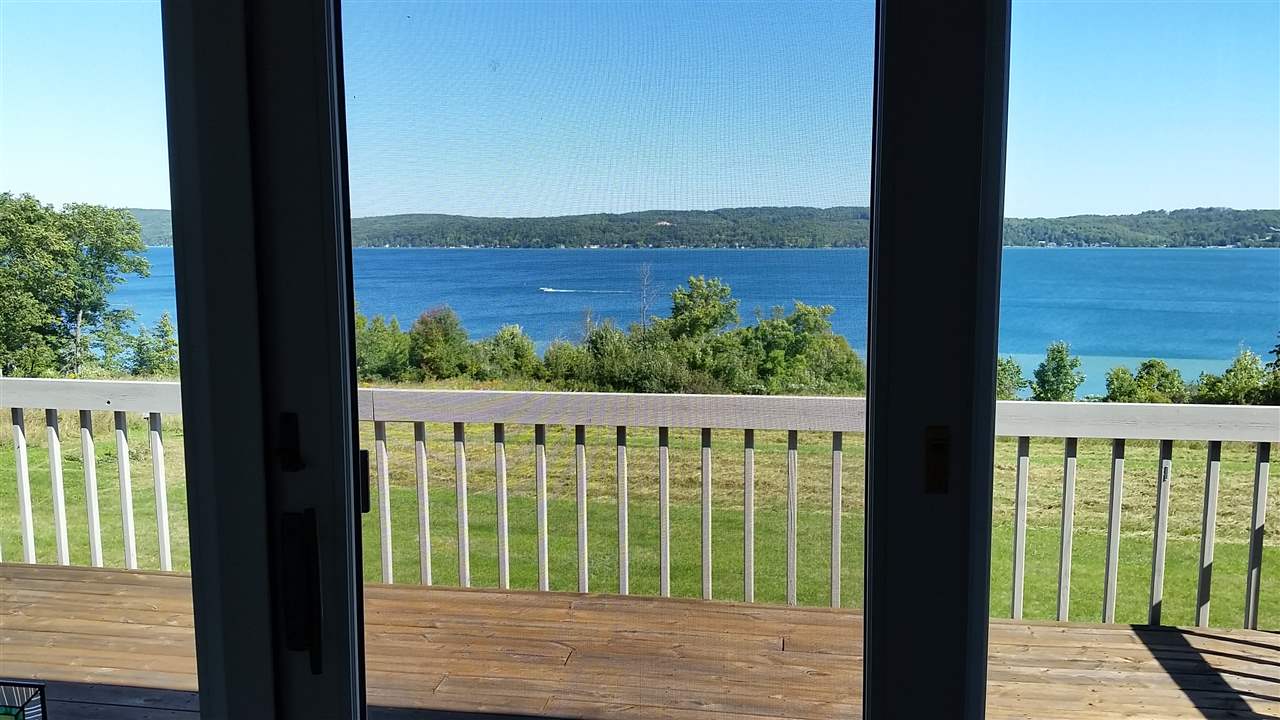 6270 Ridge Drive Benzonia, MI 49616 - Photo 16 of 46 1806389-15.JPG