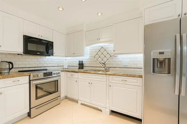 $650,000 | 3460 South Ocean Boulevard, Unit 608, Palm Beach, FL 33480