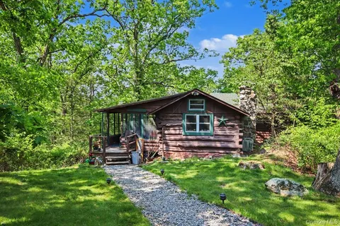 $1,200,000 | 33 Cimarron Road, Putnam Valley, NY 10579