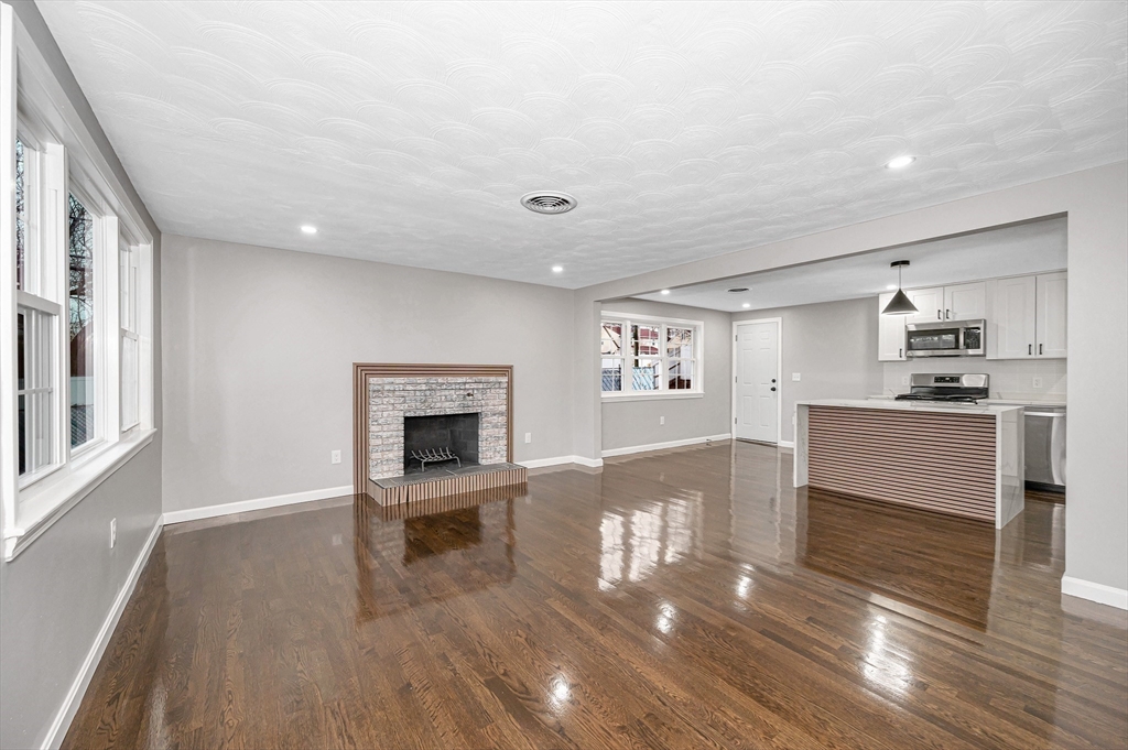 3 Derry Road Methuen, MA 01844 - Photo 5 of 42 Gallery Image 5