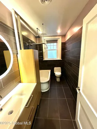 $2,500 | 352 State Street, Unit 6A, Albany, NY 12210