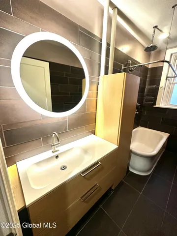 $2,500 | 352 State Street, Unit 6A, Albany, NY 12210