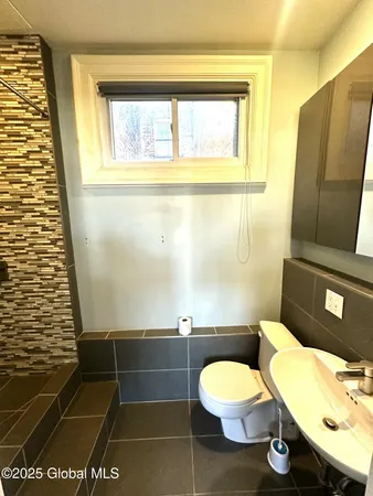 $2,500 | 352 State Street, Unit 6A, Albany, NY 12210