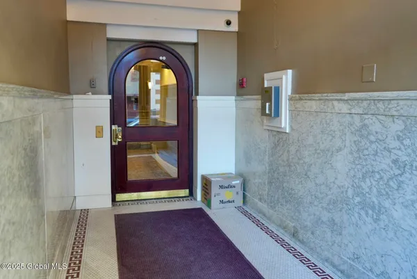 $2,500 | 352 State Street, Unit 6A, Albany, NY 12210