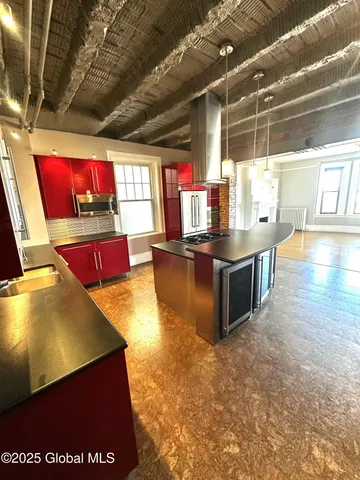 $2,500 | 352 State Street, Unit 6A, Albany, NY 12210