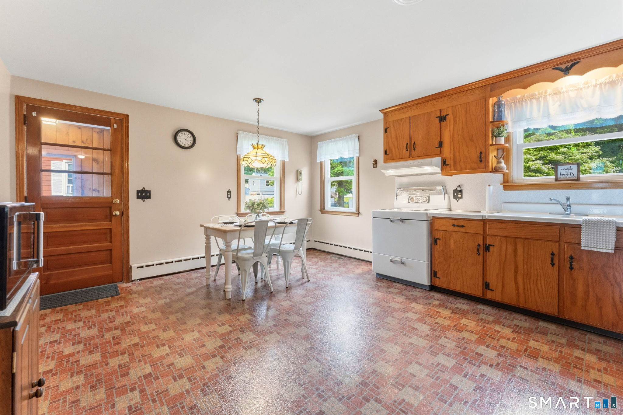 87 Lewis Street Middletown, CT 06457 - Photo 8 of 37