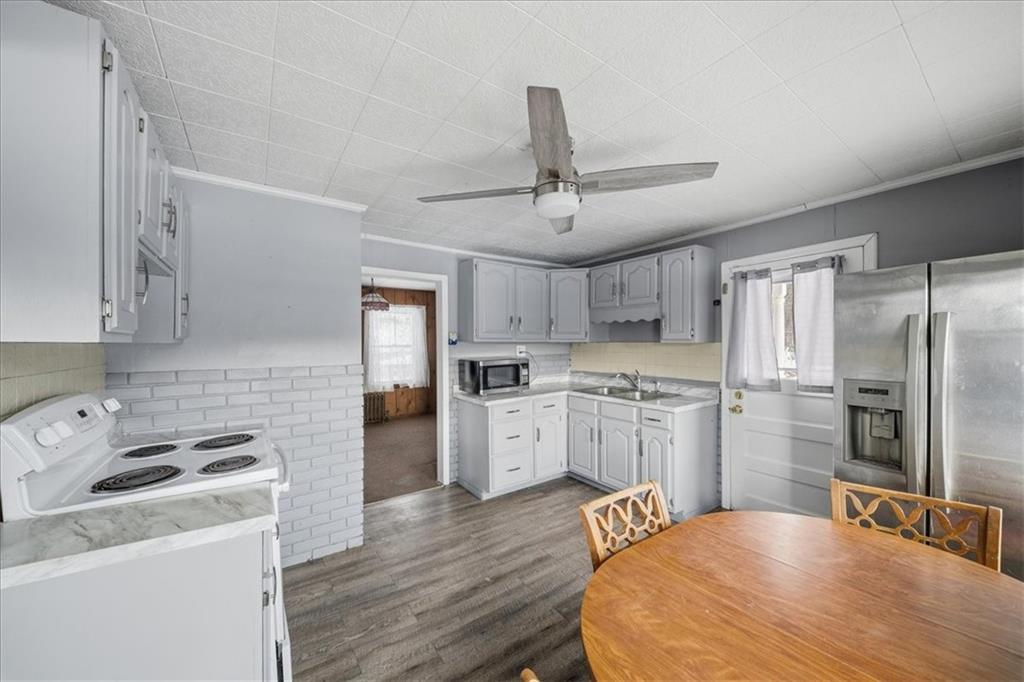 1060 Phillips Street Baden, PA 15005 - Photo 17 of 34