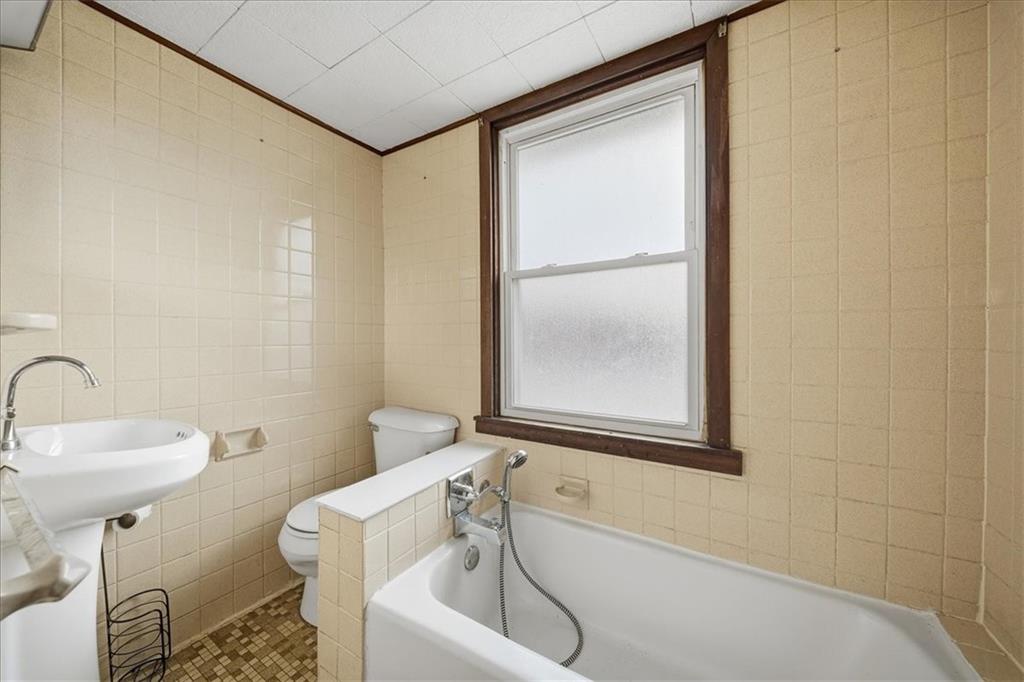 1060 Phillips Street Baden, PA 15005 - Photo 24 of 34