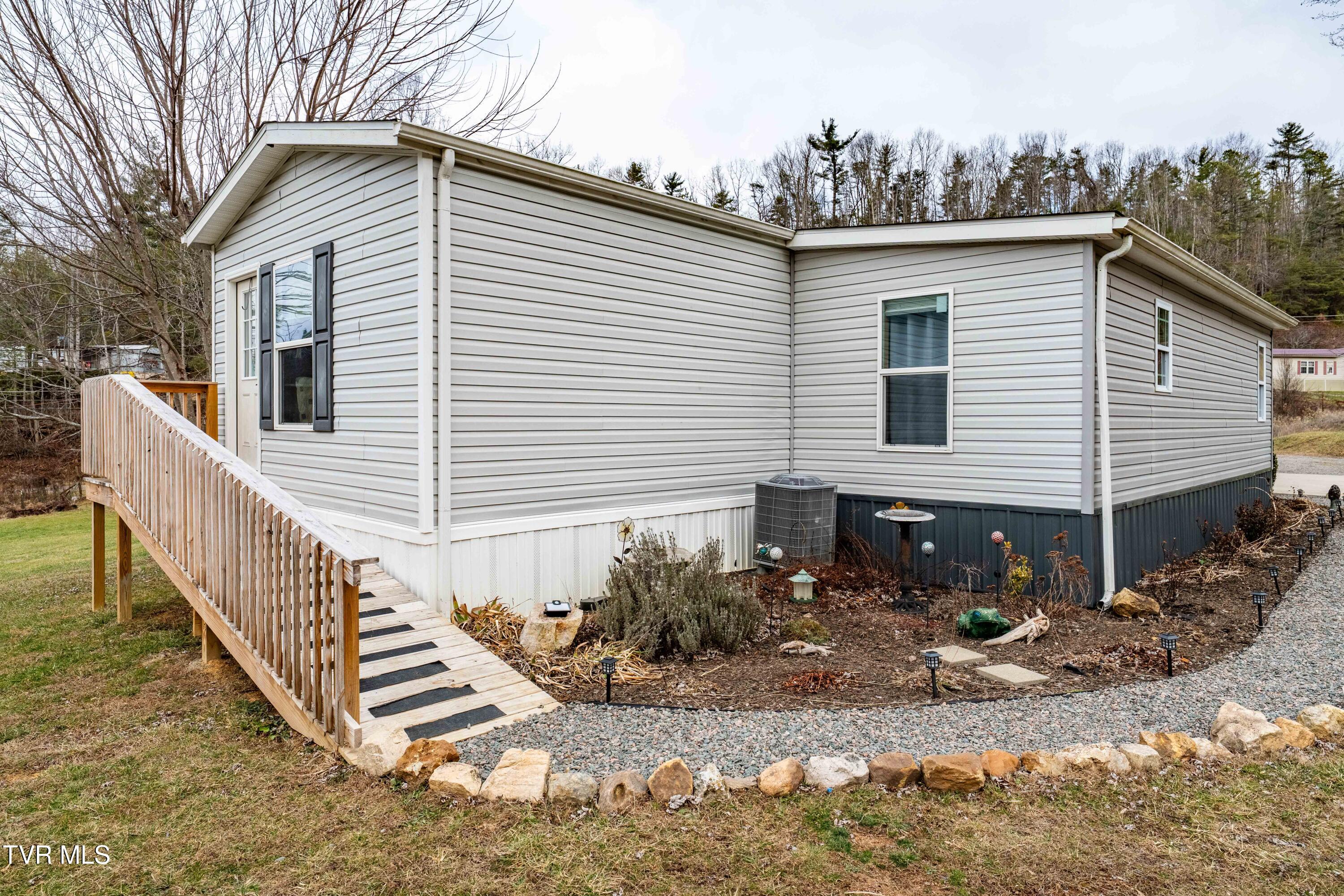 326 Grindstaff Road Butler, TN 37640 - Photo 9 of 53 326 Grindstaff Rd (21 of 59)