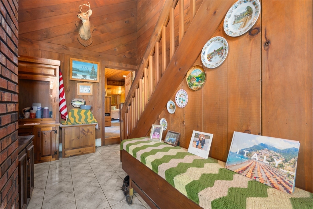 1 Leno Road Sturbridge, MA 01566 - Photo 5 of 33