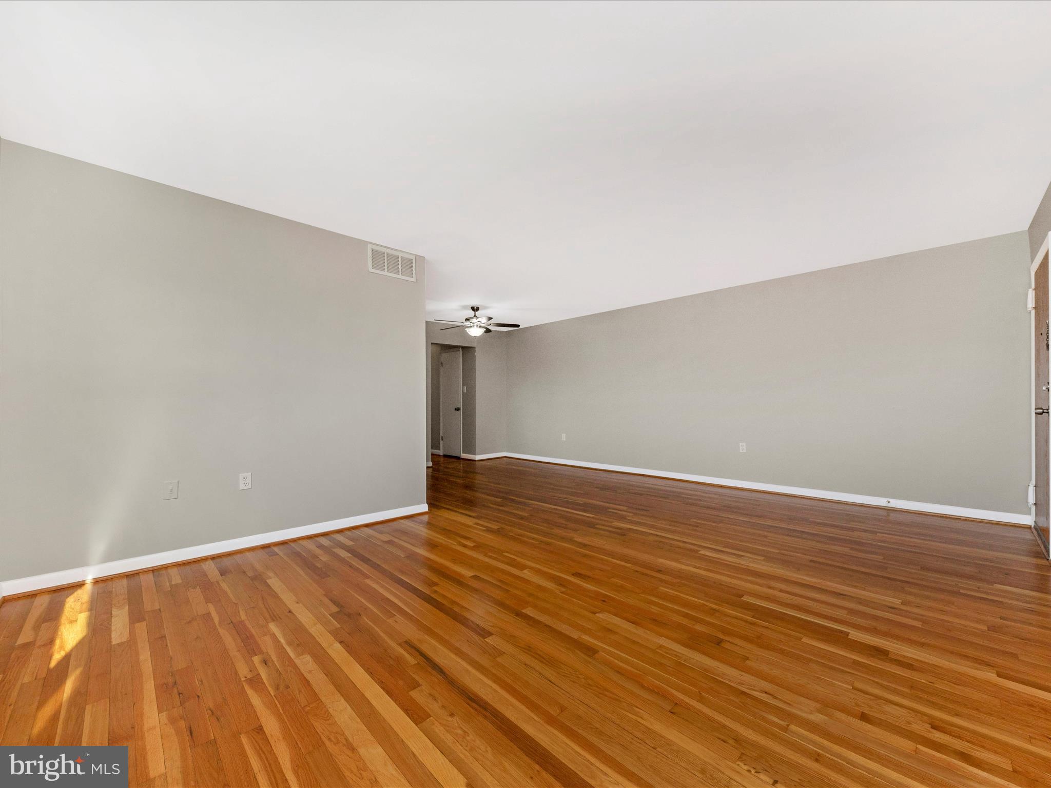 11503 Amherst Avenue, Unit 14 Silver Spring, MD 20902 - Photo 5 of 29 Living Room
