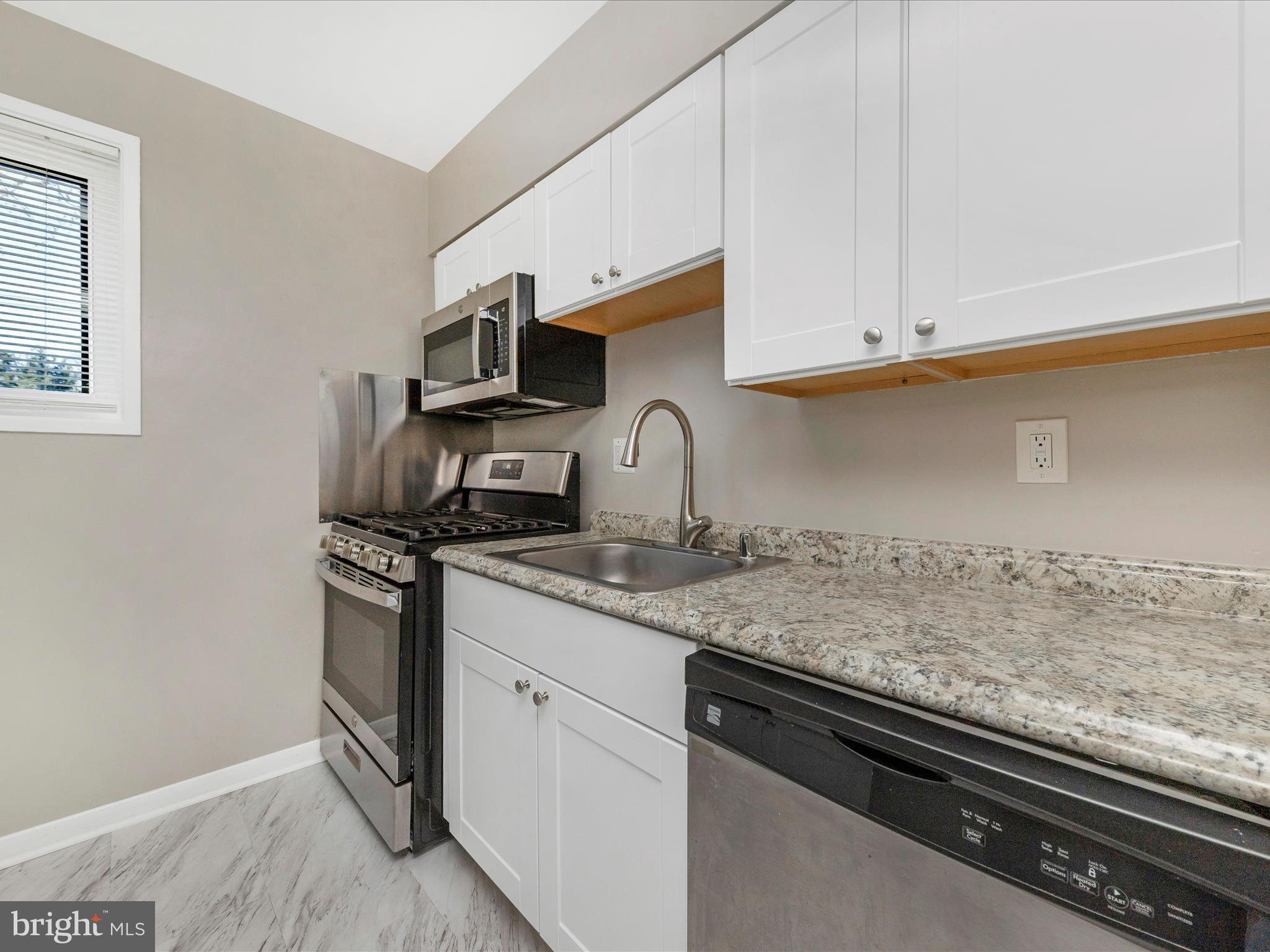 11503 Amherst Avenue, Unit 14 Silver Spring, MD 20902 - Photo 8 of 29 Kitchen
